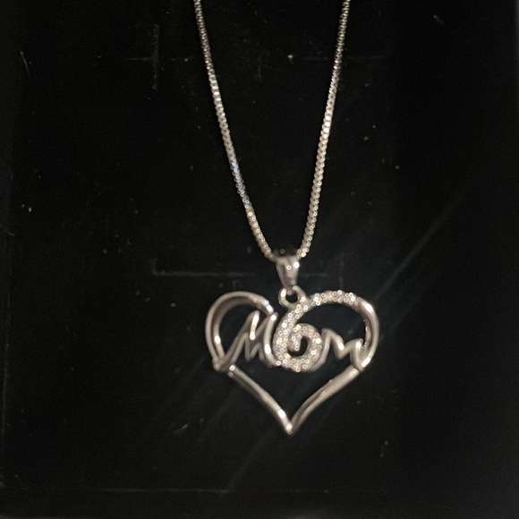 BNIB Fancy Silver Mom Heart  Necklace - Picture 2 of 2